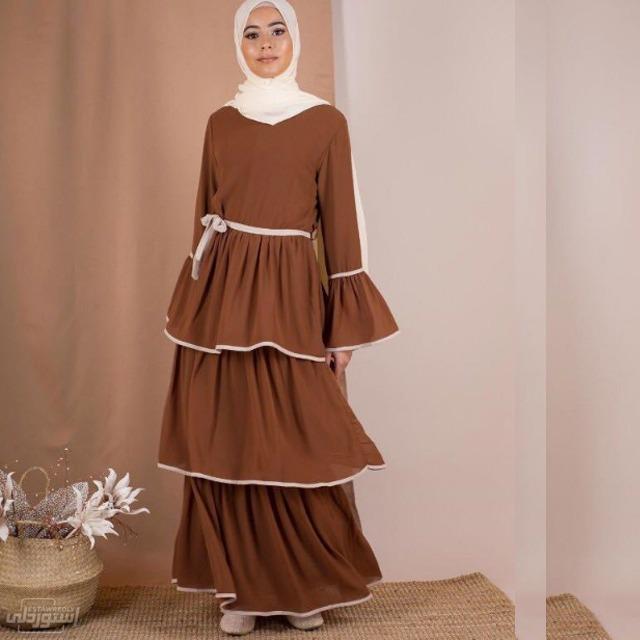 فستان   اسلامي طويل  باكمام طويلة   بطبقات  للكبار ذات لون بني 