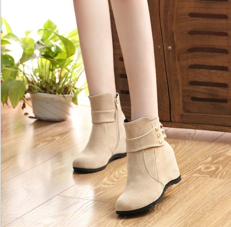 حذاء للنساء بيج للكاحل شتوي يسوستا على الجانب الداخلي مضاد للانزلاق شديد التحمل