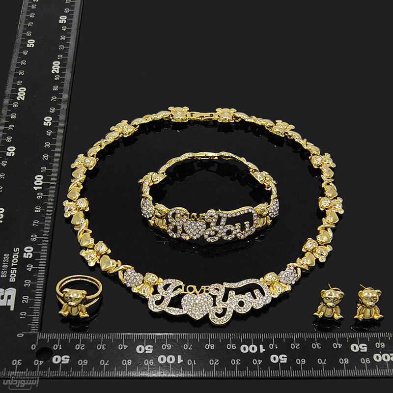 طقم مجوهرات قلادة و أسورة وحلق ذات تصميمات عصرية بجودة عالية نوعية رفيعة شيك