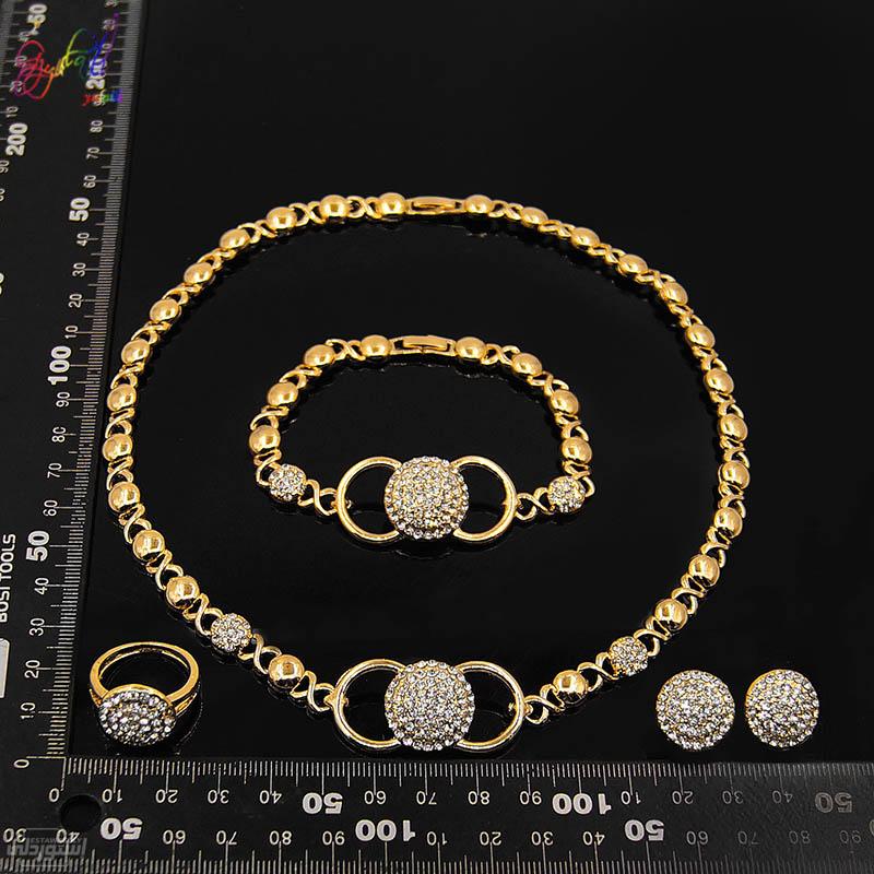 طقم مجوهرات من اربع قطع مطلى بالذهب ذات تصميمات جذابة بجودة عالية