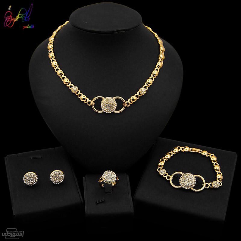  طقم مجوهرات مطلى بالذهب ذات تصميمات جذابة بجودة عالية خامة ممتازة نوعية رفيعة 