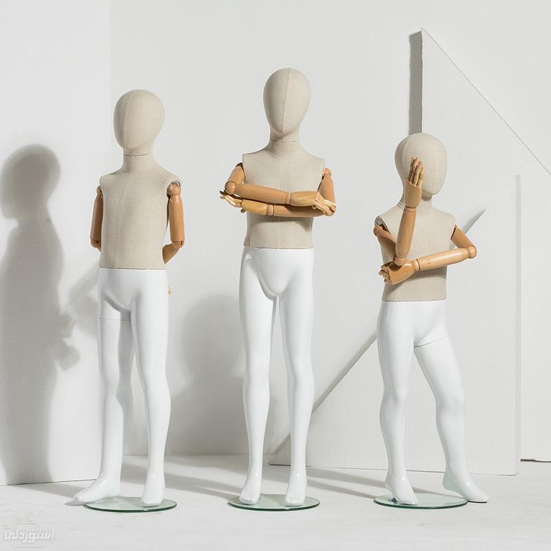 childrens-clothing-clothing-store-displ_description-1