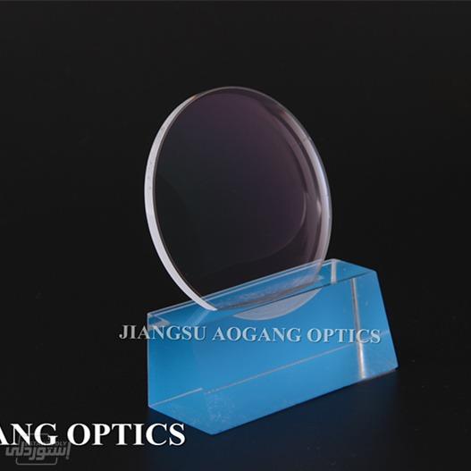 عدسات للنظارات ذات جودة عالية بتصميمات ممتازة نوعية رفيعة دائرية الشكل خامة ممتازة بيضاء شفافة محدبة 