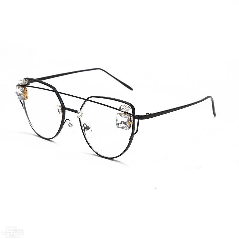 نظارات معدنية ذات تصميمات جذابة ت ذات شكال بيضوي حمى العين من الضوء الازرق عليها حجر ابيض للزينة 