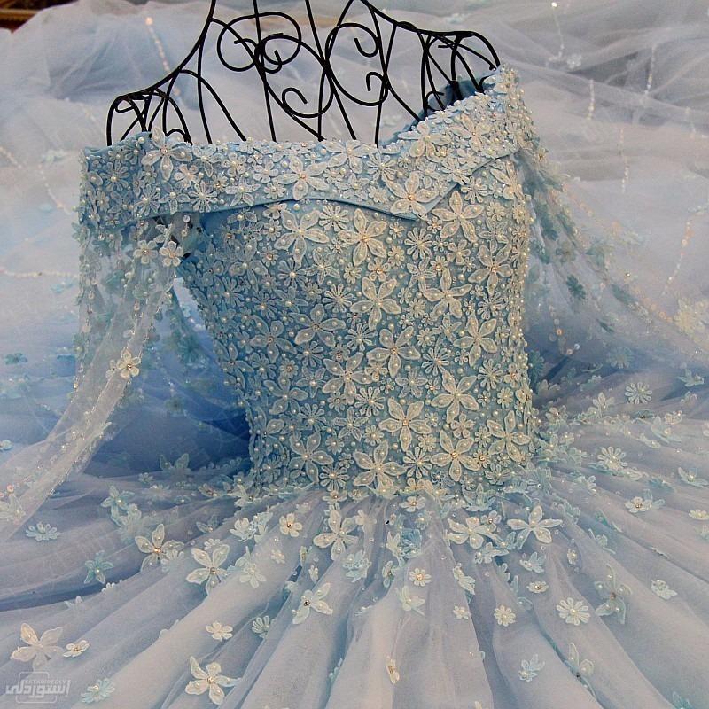 فستان زفاف  طويل ازرق فاتح باكمام شفافة مكشوف الاكتاف