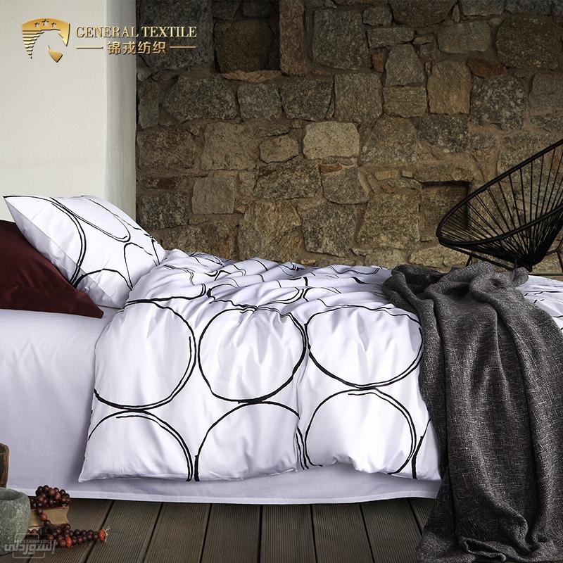 طقم سرير ابيض عليه رسومات باشكال دائرية من القطن عصرية خامة ممتازة وجودة عالية 