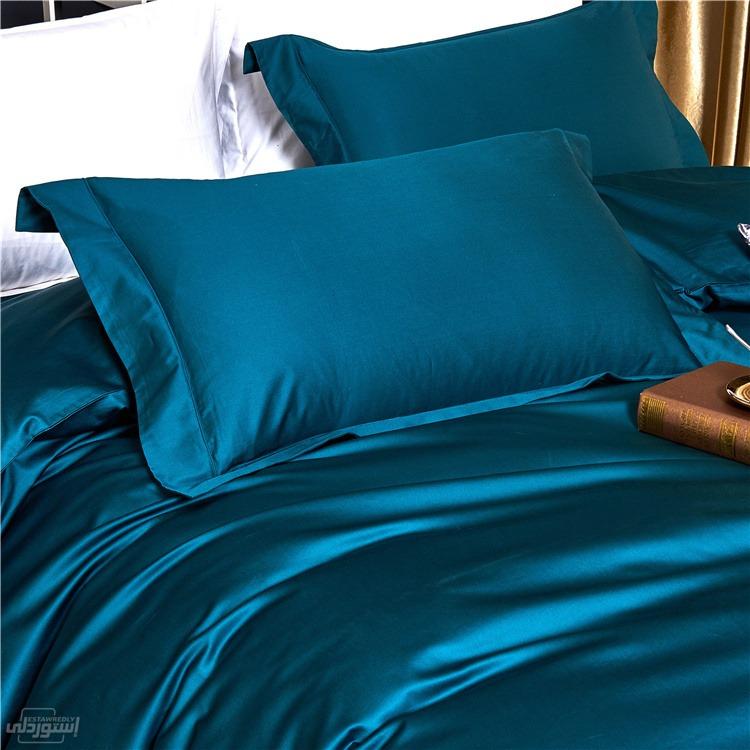 طقم سرير  كامل سادة  ذات جودة عالية بتصميمات ممتازة من القطن ازرق اللون مكون من اربع قطع جذاب للعرائس