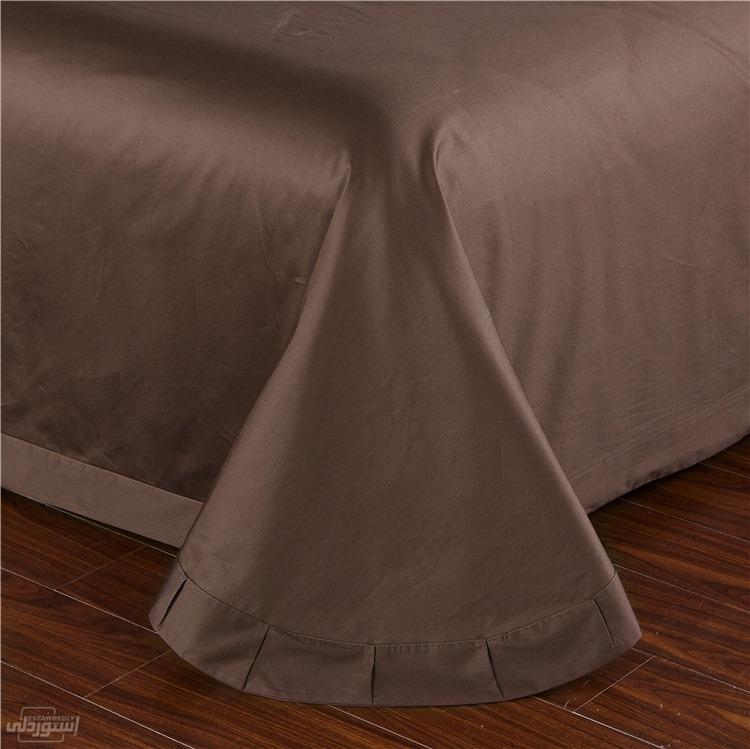 لحاف سرير خامة ممتازة جودة عالية 100 بالمئة قطن بني اللون بشراشف من الاسفل 