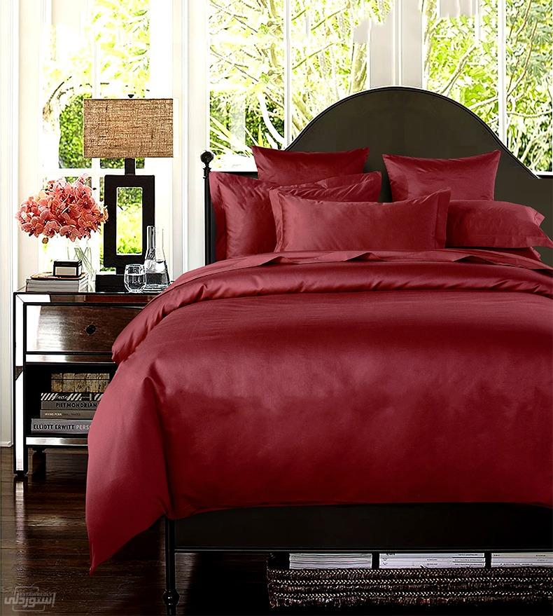 طقم سرير كامل من اربع قطعة خامة ممتازة جودة عالية من القطن ذو لون احمر 