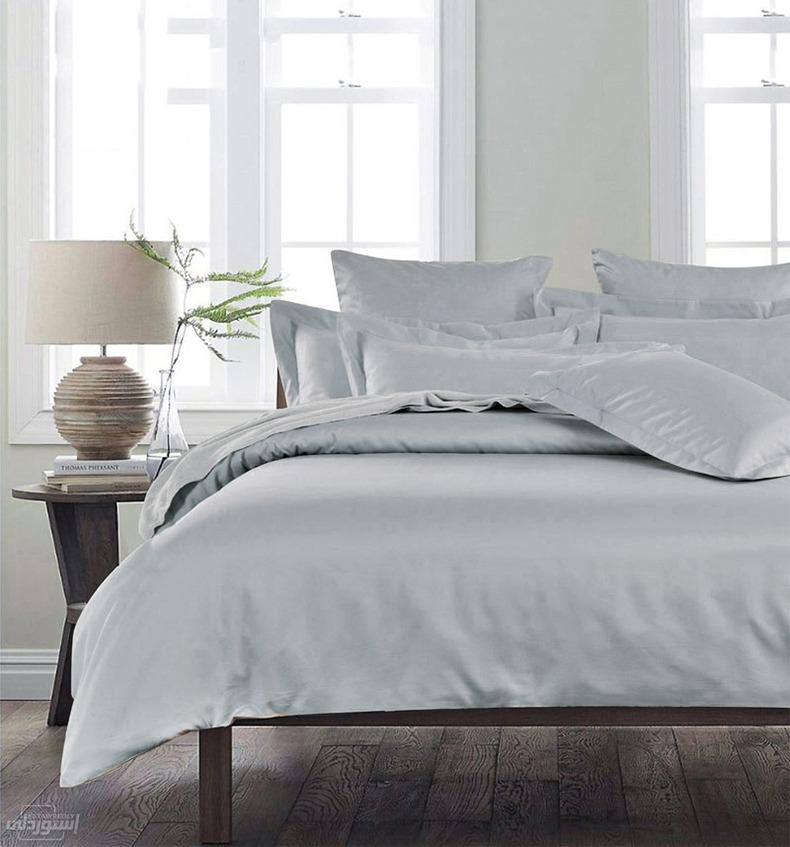 طقم سرير كامل من اربع قطعة خامة ممتازة جودة عالية من القطن ذو لون رمادي فاتح 