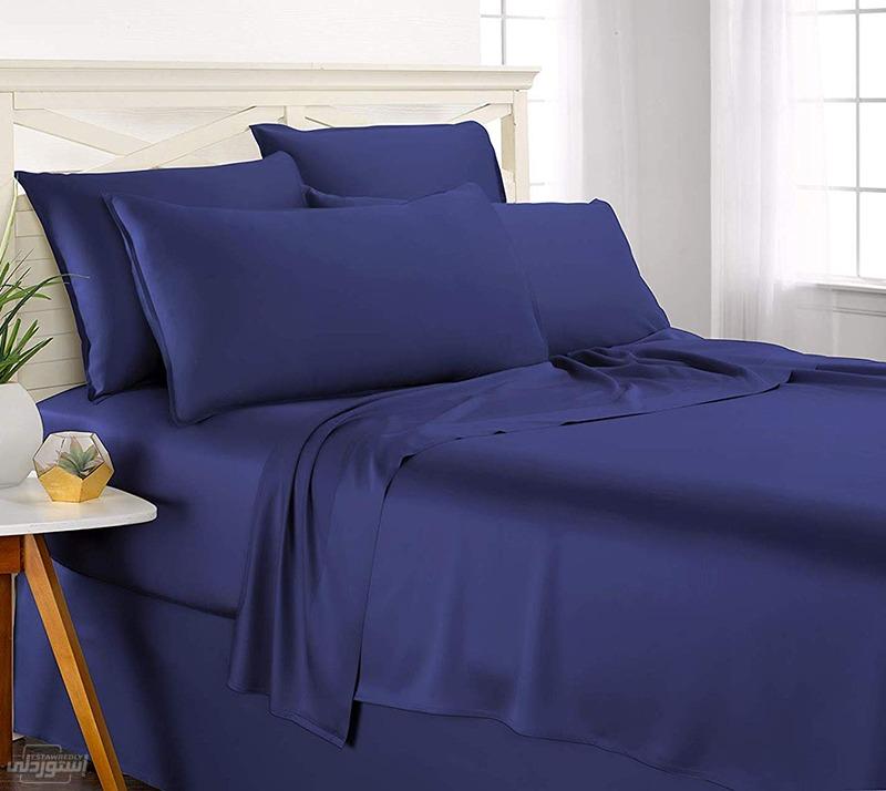 طقم سرير كامل شيك وجذاب ذات جودة عالية بتصميمات عصرية ازرق اللون مكون من اربع قطع قماش نوعية رفيعة