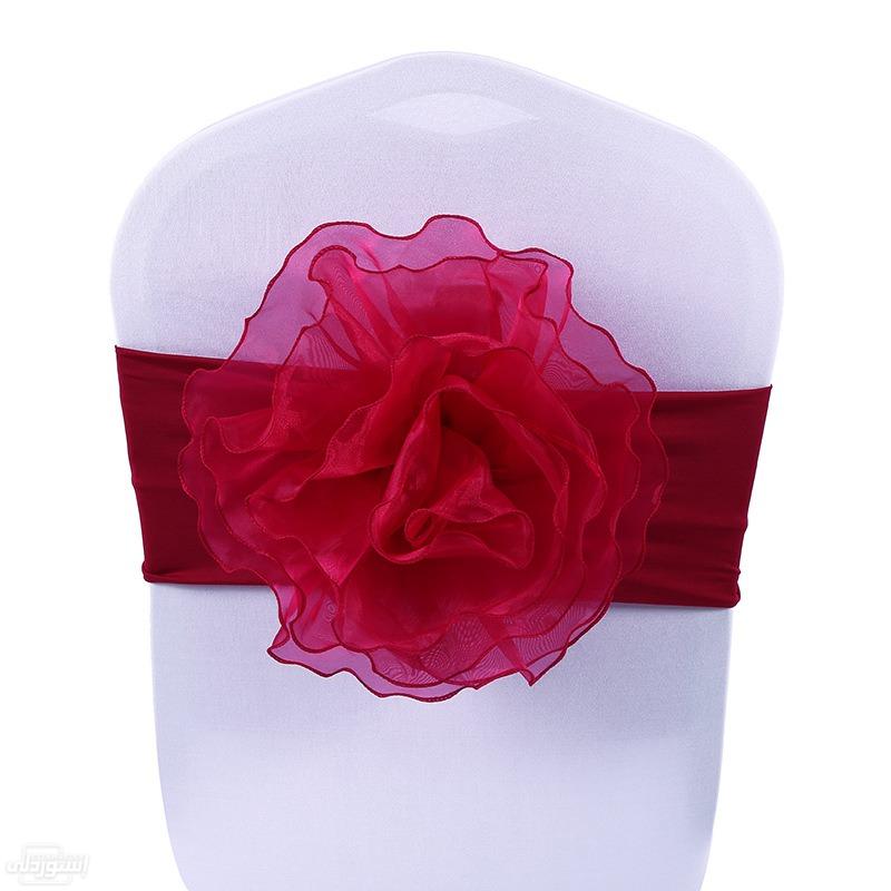 اكسسوارات لكرسى الزفاف ذات تصميمات جذابة بخامة ممتازة على شكل وردة ذات لون احمر 