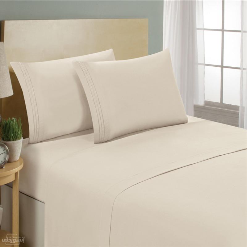 ملايات سرير ذات تصميمات مبهرة بجودة عالية منصنوعة من مادة الميكروفايبر ذات اللون بيج 