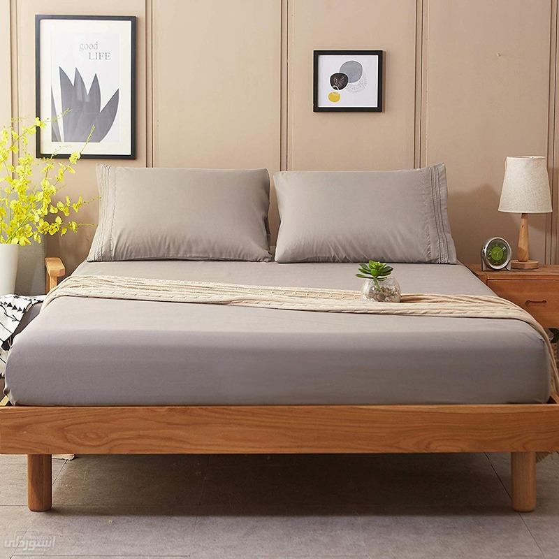 لايات سرير ذات تصميمات مبهرة بجودة عالية منصنوعة من مادة الميكروفايبر ذات اللون رمادي فاتح