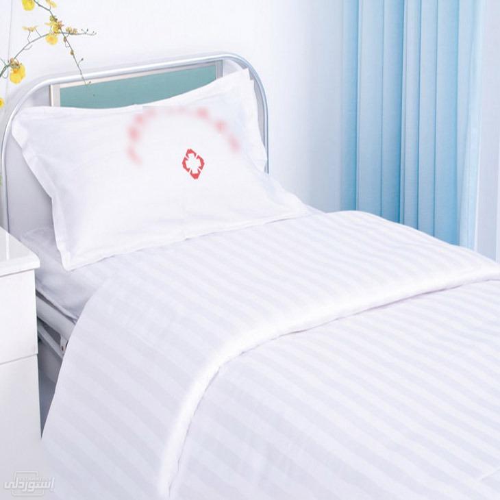 ملايات سرير بخطوط الجاكار ذات تصميمات جديدة  ذات لون اابيض من القطن والبوليستر