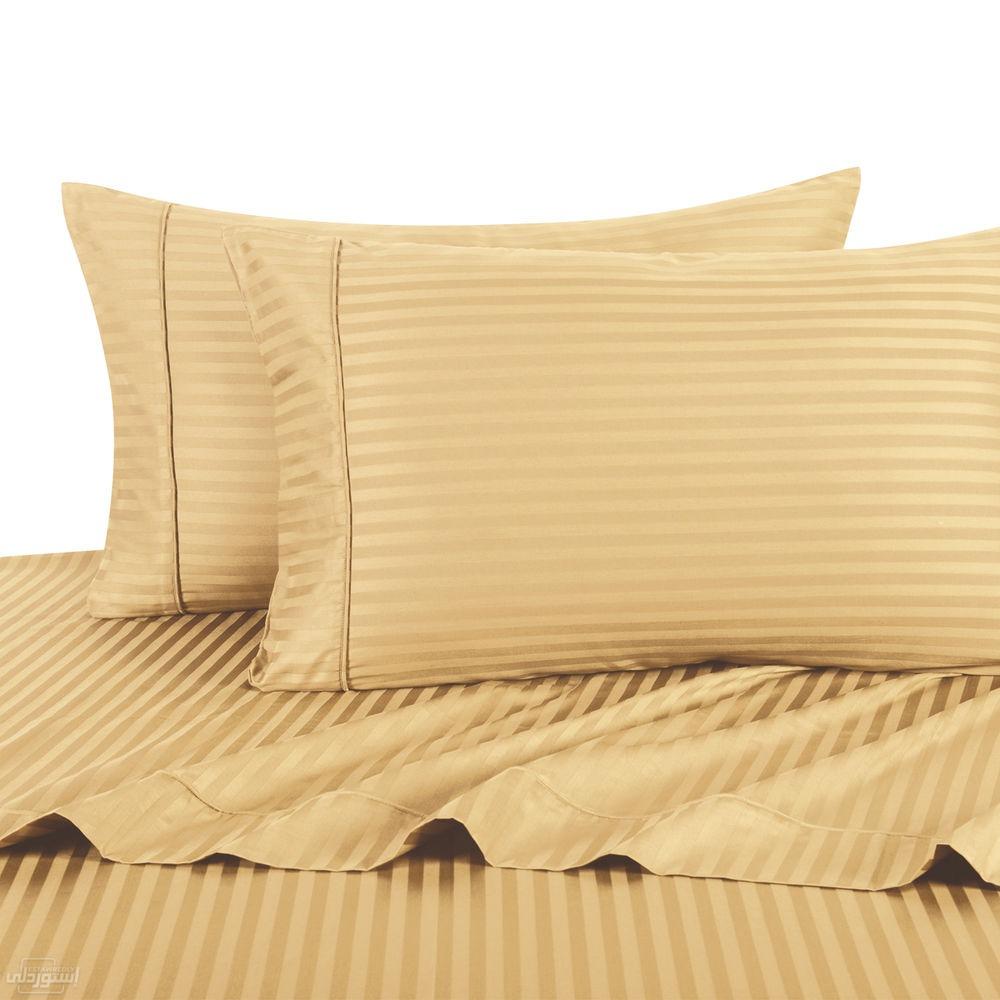 ملايات سرير بخطوط الجاكار ذات تصميمات جديدة  ذات لون بيج 