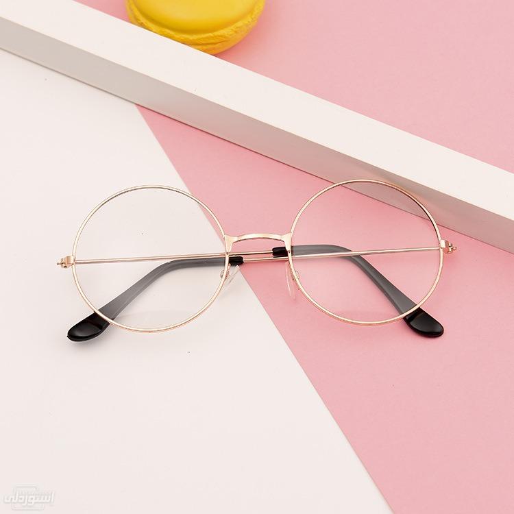 نظارات ذات تصميمات ممتازة دائرية  الشكل مع ذراع معدنى شيك وجذاب نوعية رفيعة 