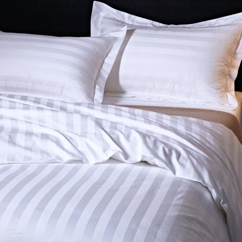 طقم سرير ابيض 100 بالمئة قطن جودة عالية خامة ممتازة للفنادق 