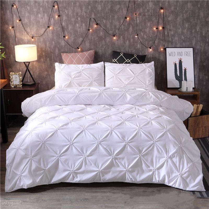 قم سرير كامل خامة ممتازة اللون ابيض جودة عالية من القطن مطرز باشكال مربعات نوعية رفيعة للعرائس 