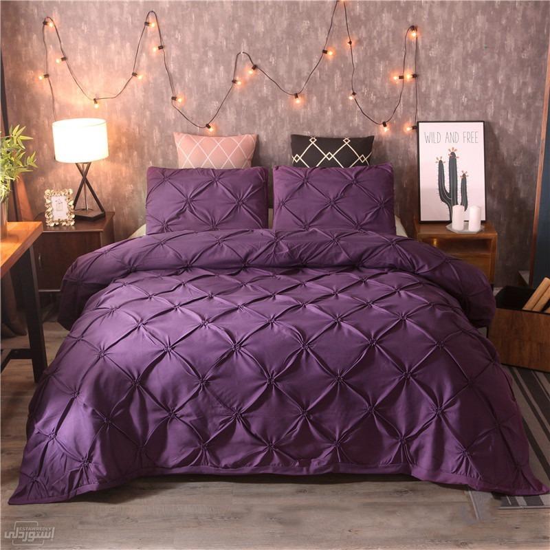 طقم سرير كامل خامة ممتازة اللون البنفسجي جودة عالية من القطن مطرز باشكال مربعات نوعية رفيعة 