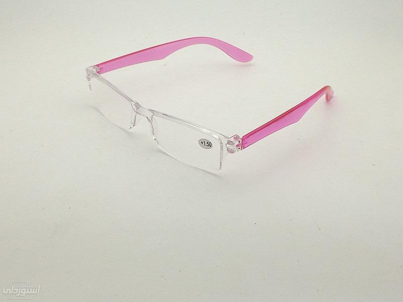 نظارات ذات تصميمات جذابة بجودة عالية للقراءة للمحافظة على صحة العين وردي على شفاف 