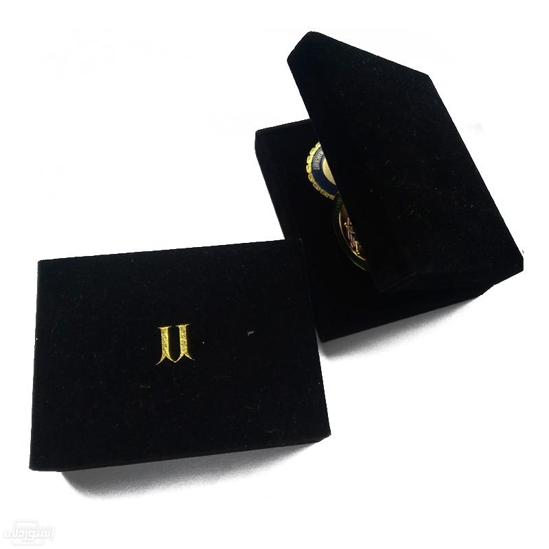 صندوق (علبة) لحفظ المجوهرات ذات تصميمات جذابة بجودة عالية ذات لون اسود 