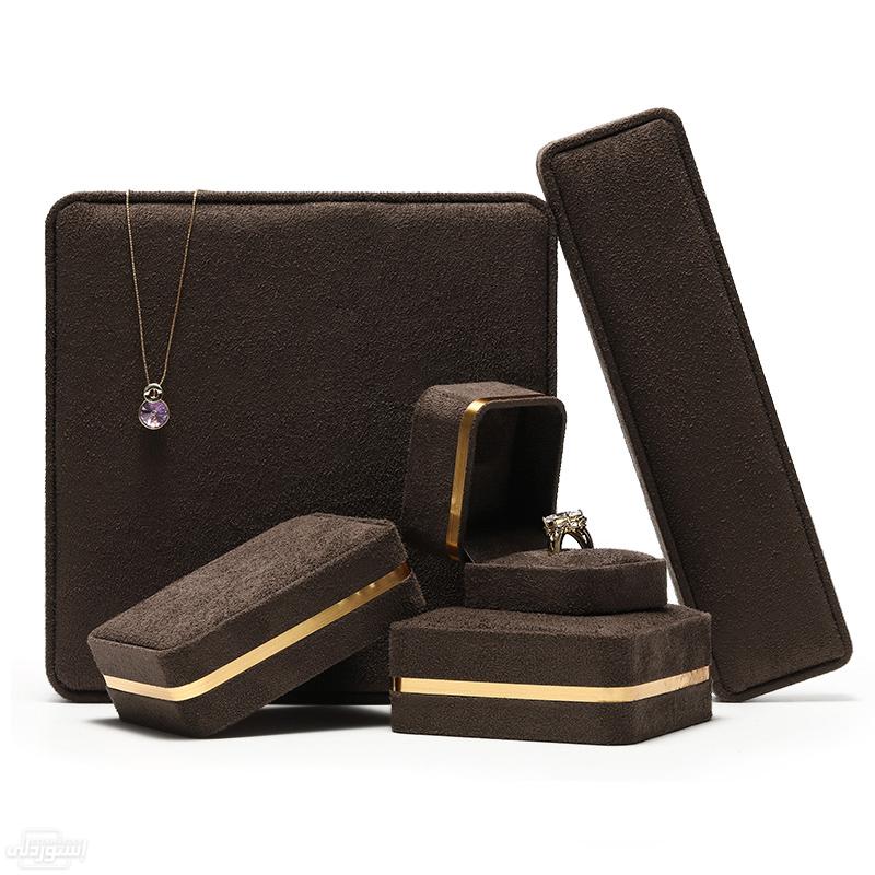 صندوق (علبة) لحفظ المجوهرات ذات تصميمات عصرية بأشكال مختلفة وأكثر جذابة بجودة عالية ذات لون اسود