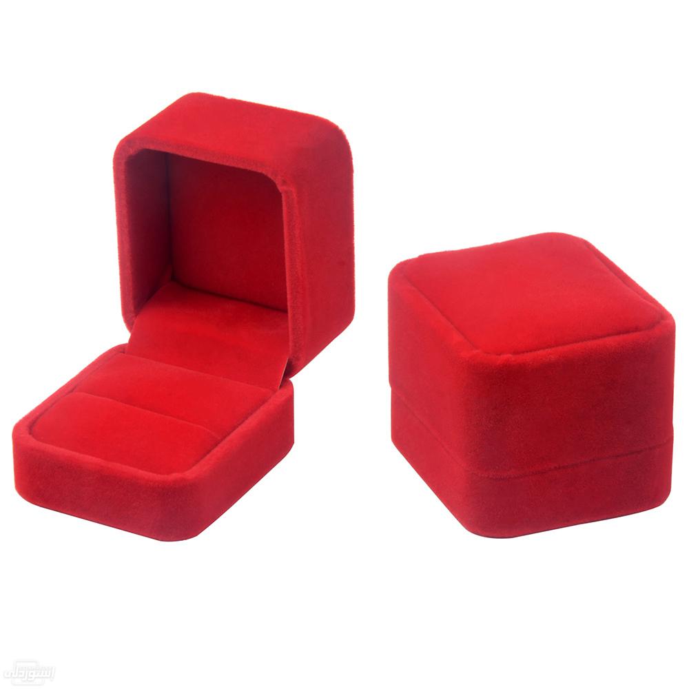 صندوق (علبة) مربعة الشكل ذات تصميمات مختلفة وجذابة بجودة عالية ذات لون احمر 