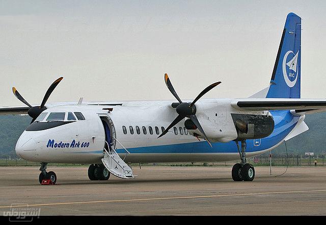 طائرة  ركاب متوسطة المدى  من 60 مقعد MA 600  ذات لون ابيض وازرق 