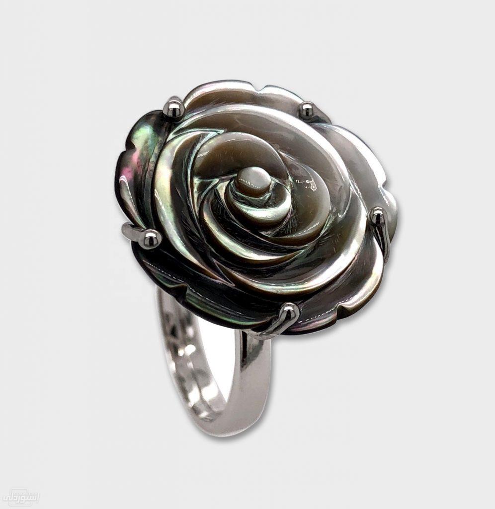 خاتم فضة مطلى بالروديوم على شكل وردة ذات تصميمات رأئعة يجعلك أكثر جمالا