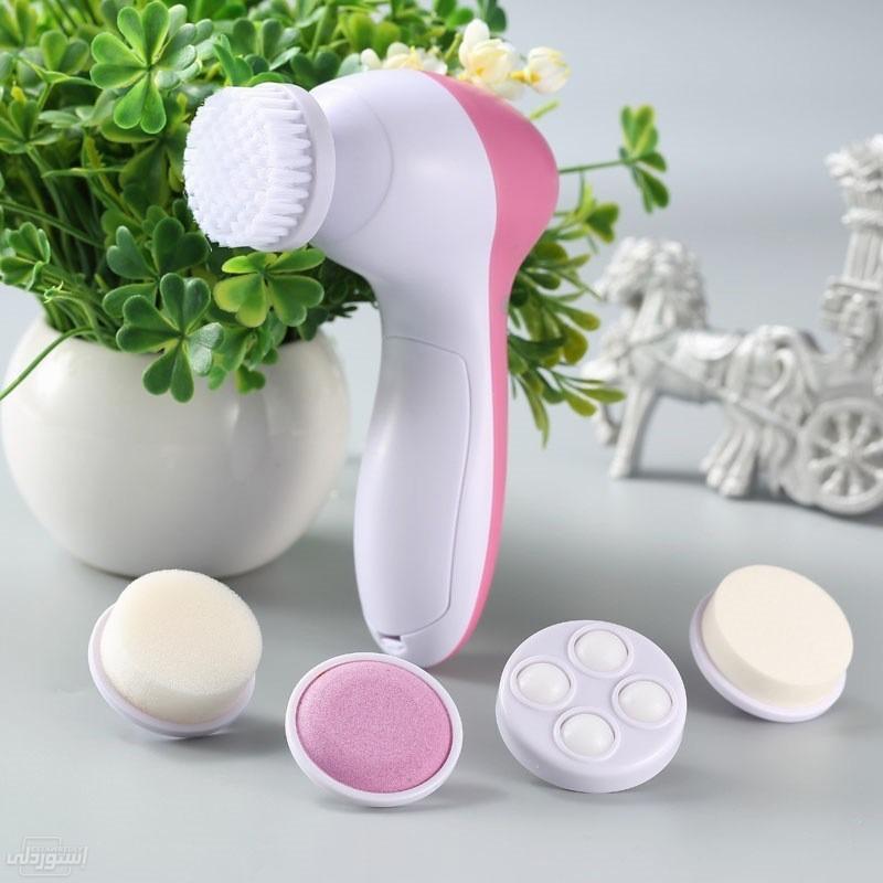 2018-trending-mini-electric-facial-clean_main-1