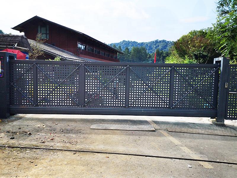 H590beeb9fcfd49f2b321e70a05de6f93q