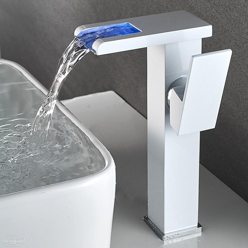 deck-mounted-square-led-basin-faucets_main-3