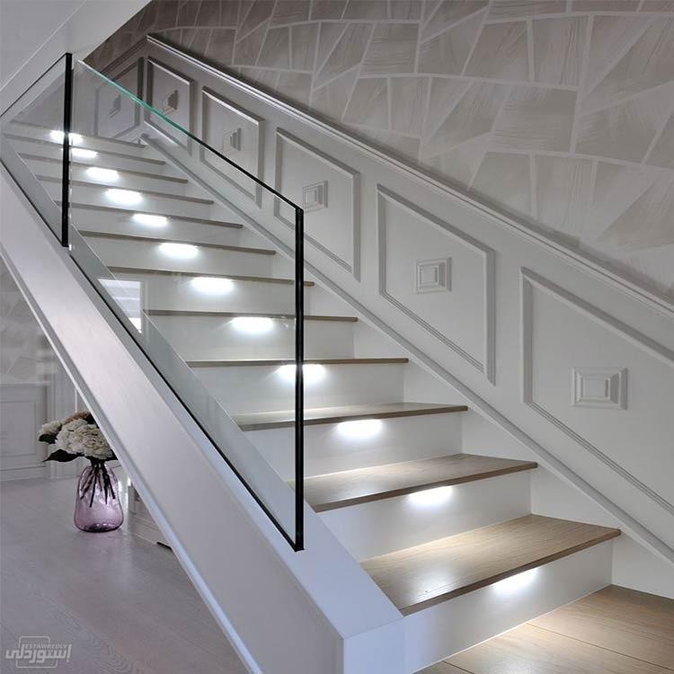 stairs-in-wood-with-led-light-under-each_main-3