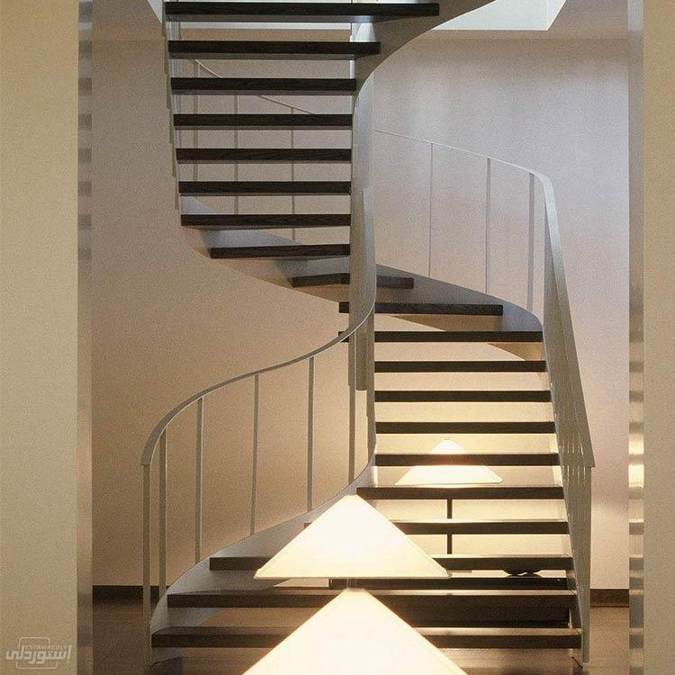 stairs-in-wood-with-led-light-under-each_main-4