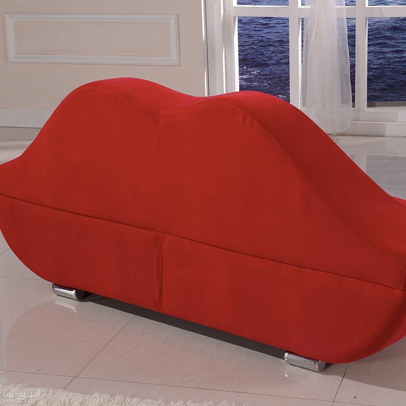 special-design-red-lip-shaped-3-seater-s_main-3